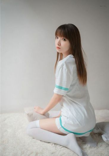 女人裸露双乳给男人喂奶文_在线免费观看电视剧